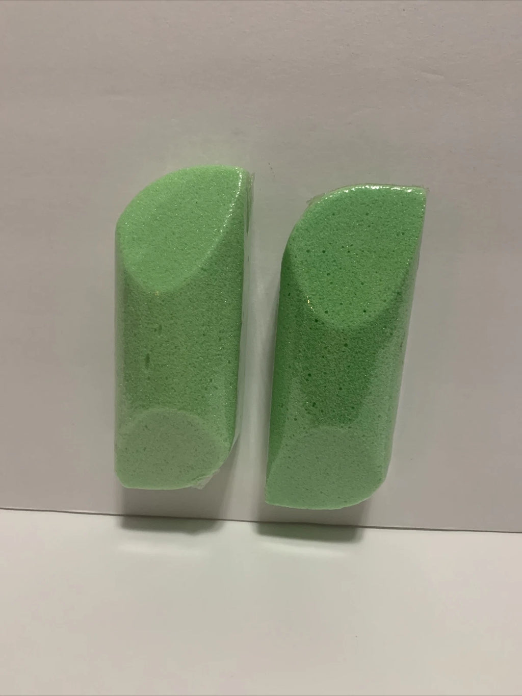 Earth Therapeutics  Pumice Sponge Ergonomic Easy Grip Exfoliates Dry Rough Skin