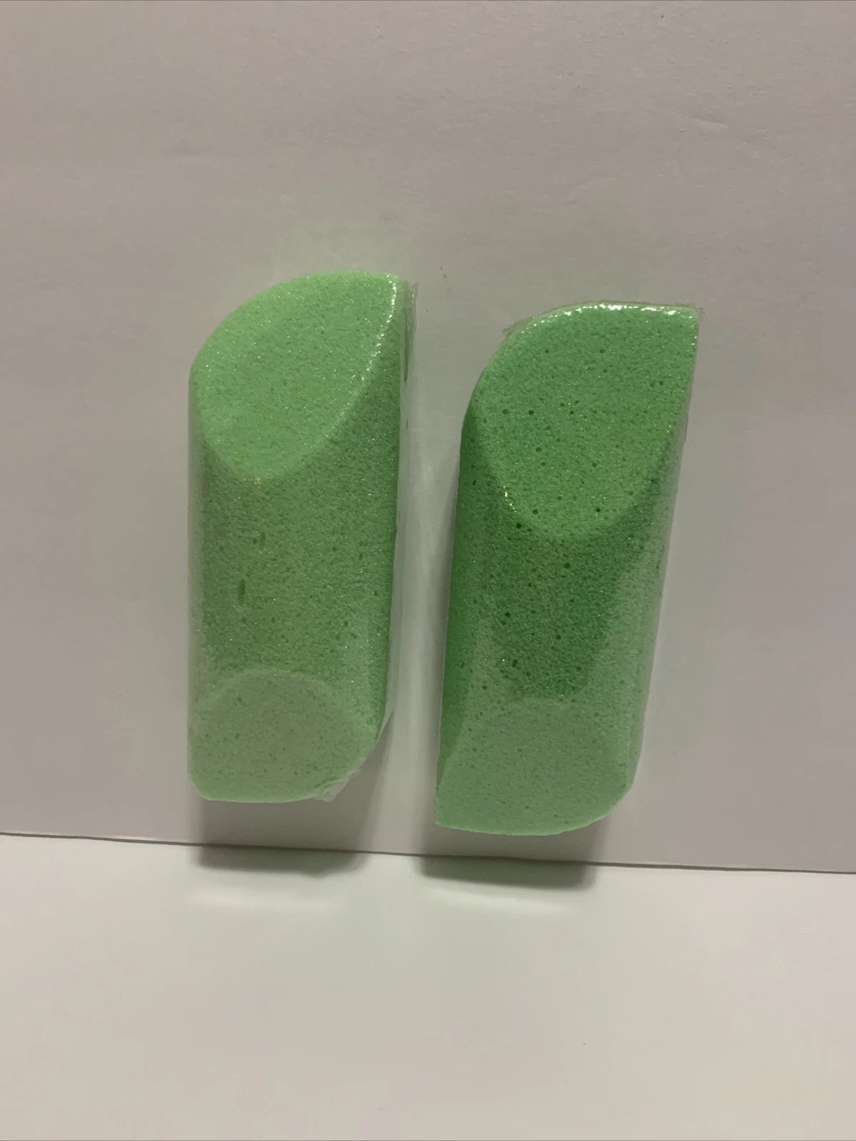 Earth Therapeutics  Pumice Sponge Ergonomic Easy Grip Exfoliates Dry Rough Skin