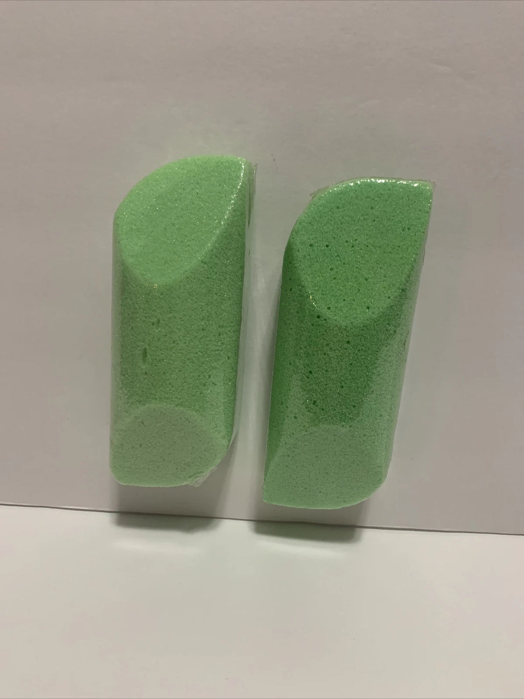 Earth Therapeutics  Pumice Sponge Ergonomic Easy Grip Exfoliates Dry Rough Skin