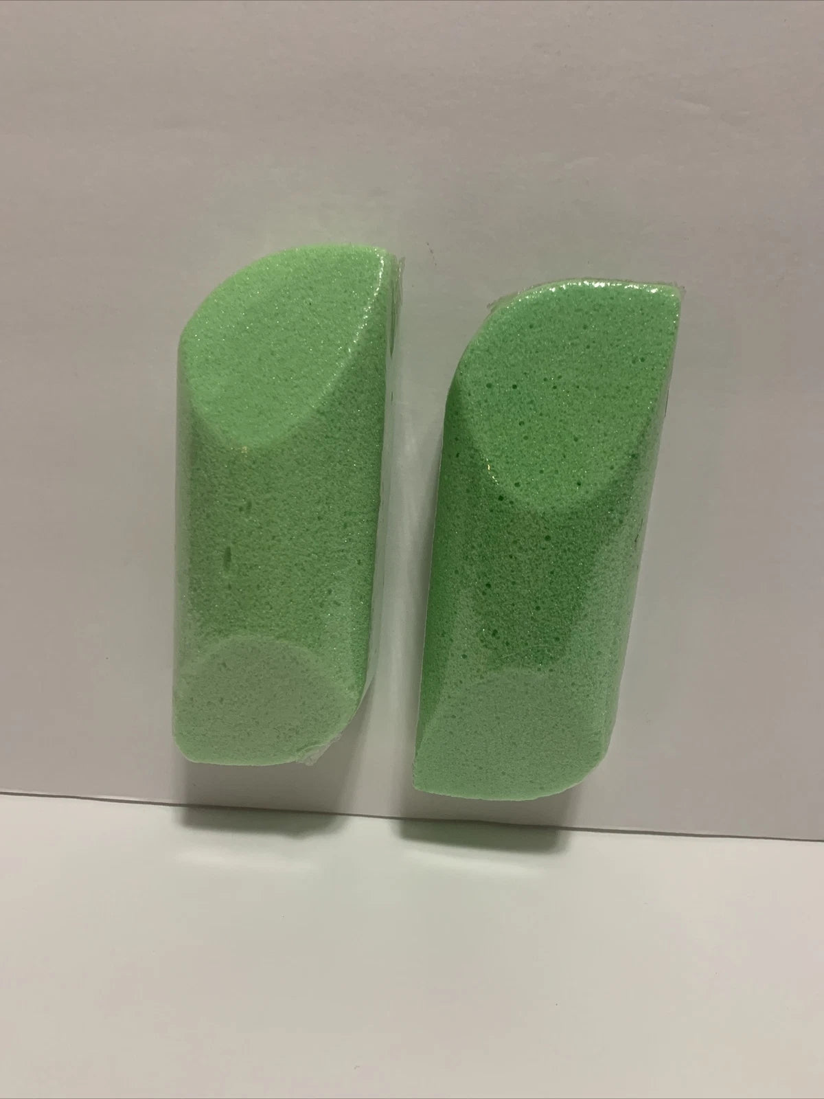 Earth Therapeutics  Pumice Sponge Ergonomic Easy Grip Exfoliates Dry Rough Skin