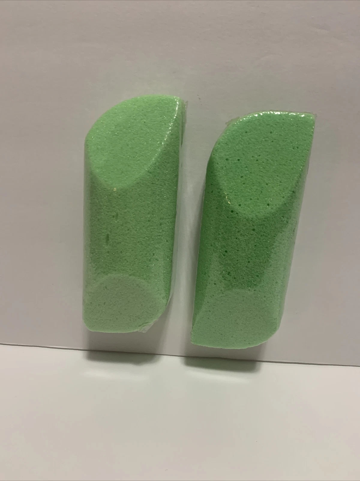 Earth Therapeutics  Pumice Sponge Ergonomic Easy Grip Exfoliates Dry Rough Skin