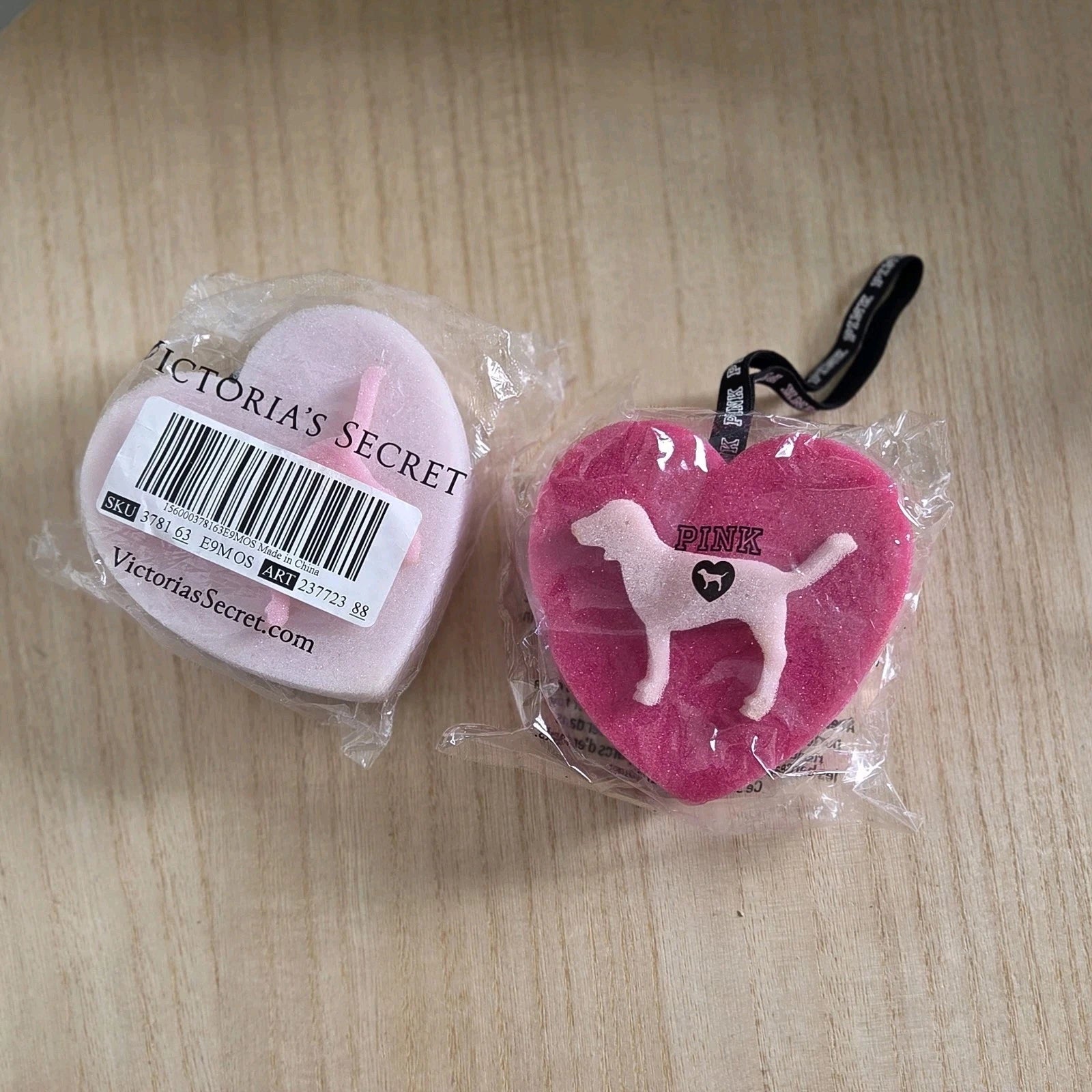 LOT OF 2 VICTORIA'S SECRET BATH LIGHT PINK HEART DOG LOGO SPONGE SOFT FABRIC NIP