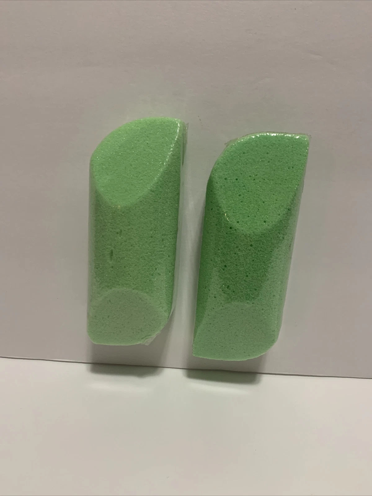 Earth Therapeutics  Pumice Sponge Ergonomic Easy Grip Exfoliates Dry Rough Skin